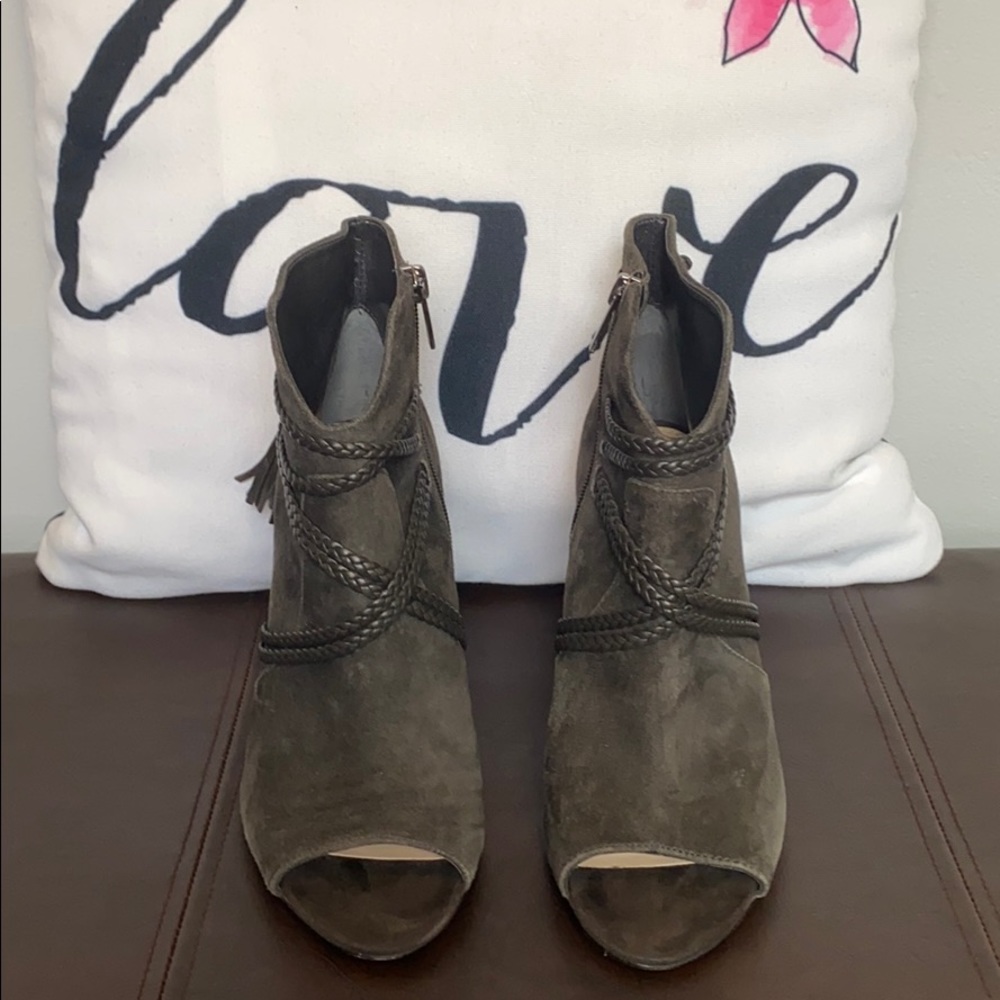 Vince Camuto ASTAN Suede Booties